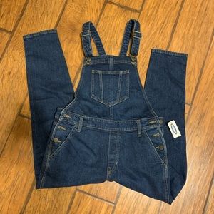 NWT Old Navy Denim overalls, skinny jean tapered ankle. Size 4.